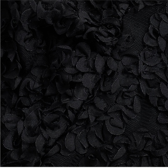 NWT EXPRESS Skimming Textured Floral Puff Sleeve Tee Black Women- Size L - Picture 8 of 10